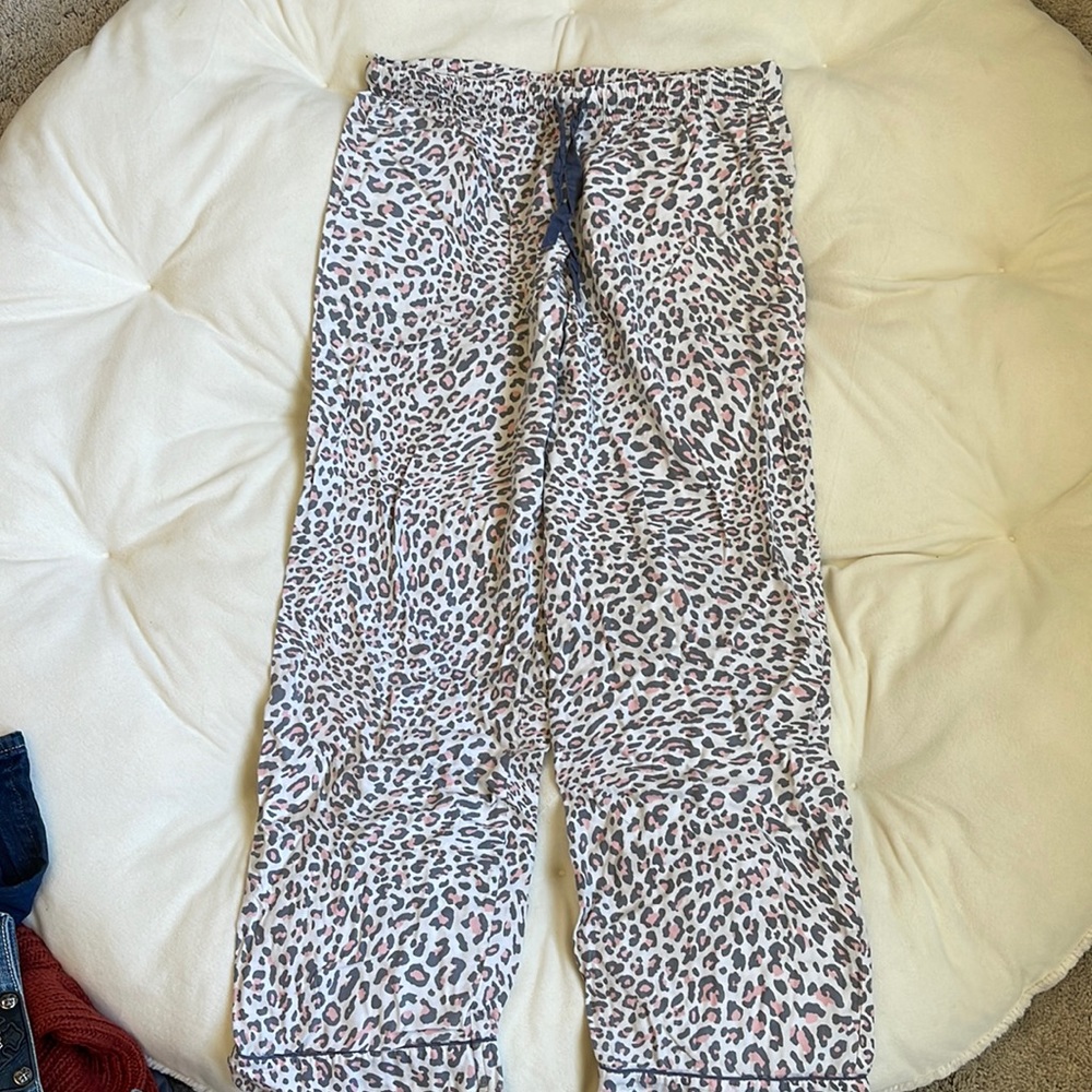 Victoria Secret Pajama Set: (Size M)